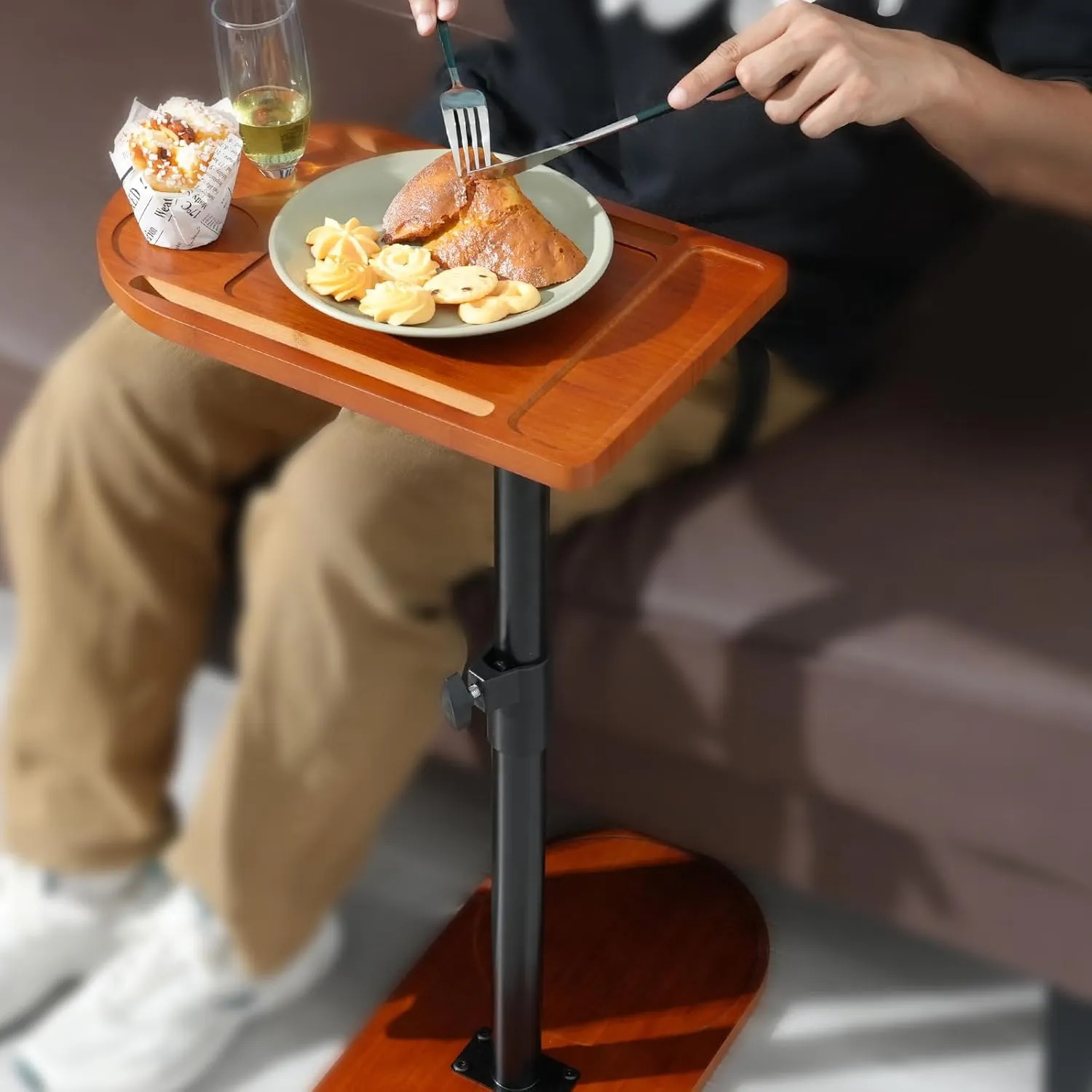 360° Rotatable Sofa Tray Table for Couch Arm - Height Adjustable End Table for Bed or Chair with Phone & Tablet Slots, TV Tray Table, Side Table Tray for Small Spaces（Mahogany,Arc）