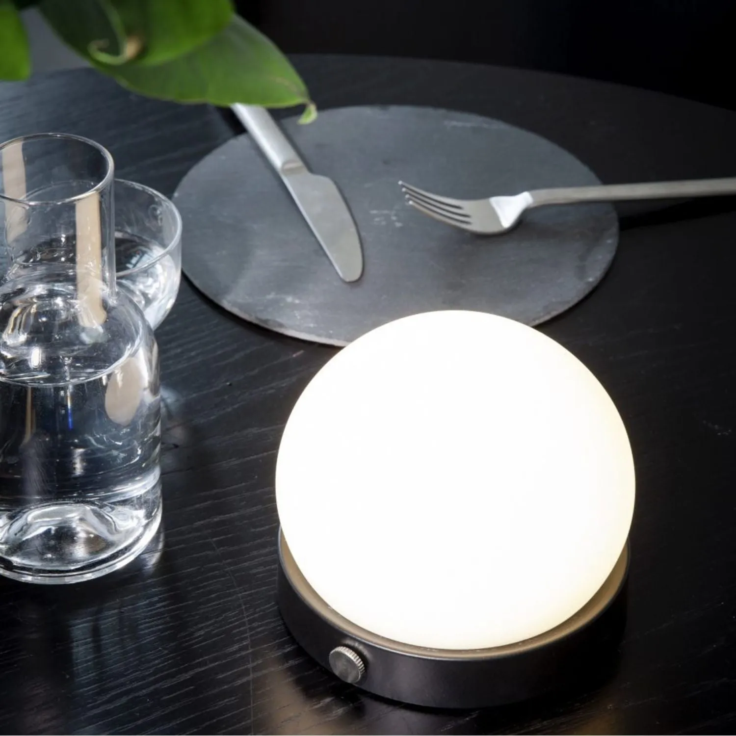 AUDO CPH (ex MENU) Carrie Lamp Portable   Rechargeable, Black