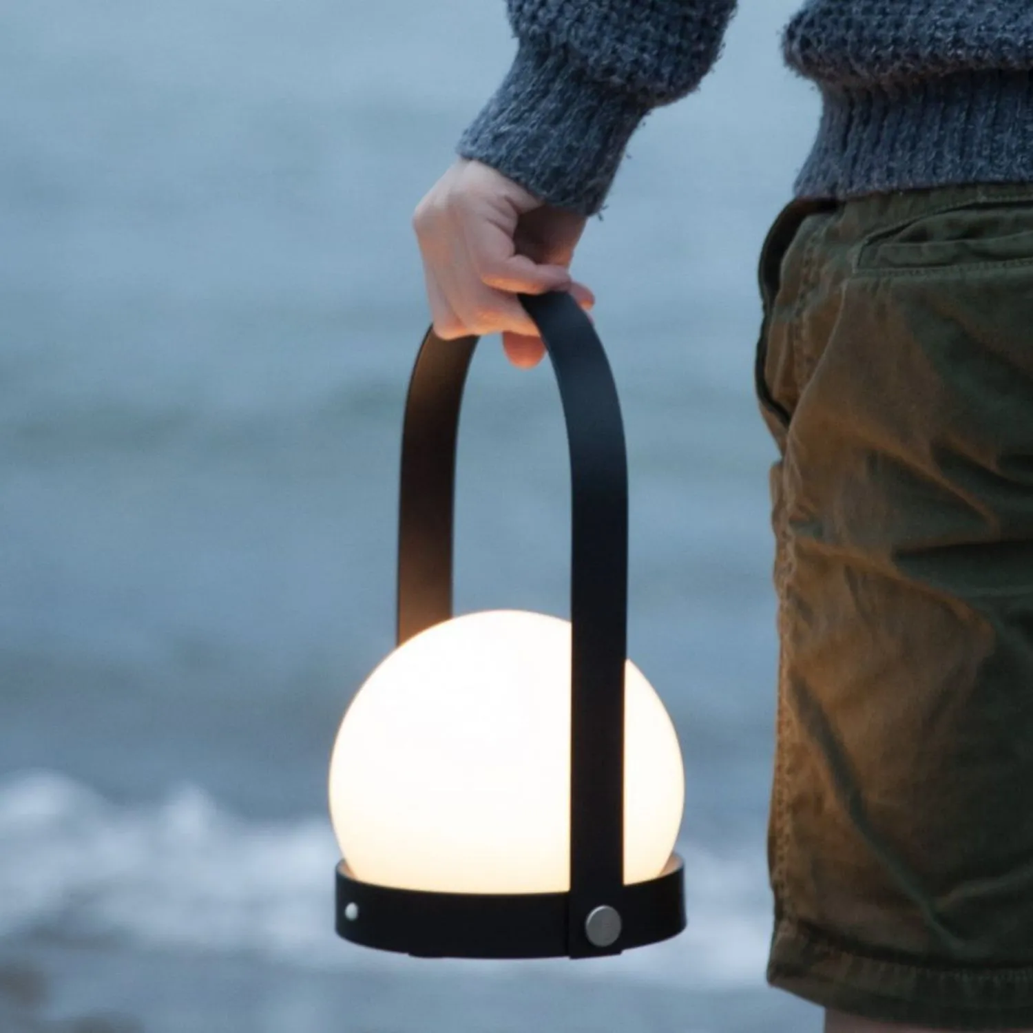 AUDO CPH (ex MENU) Carrie Lamp Portable   Rechargeable, Black