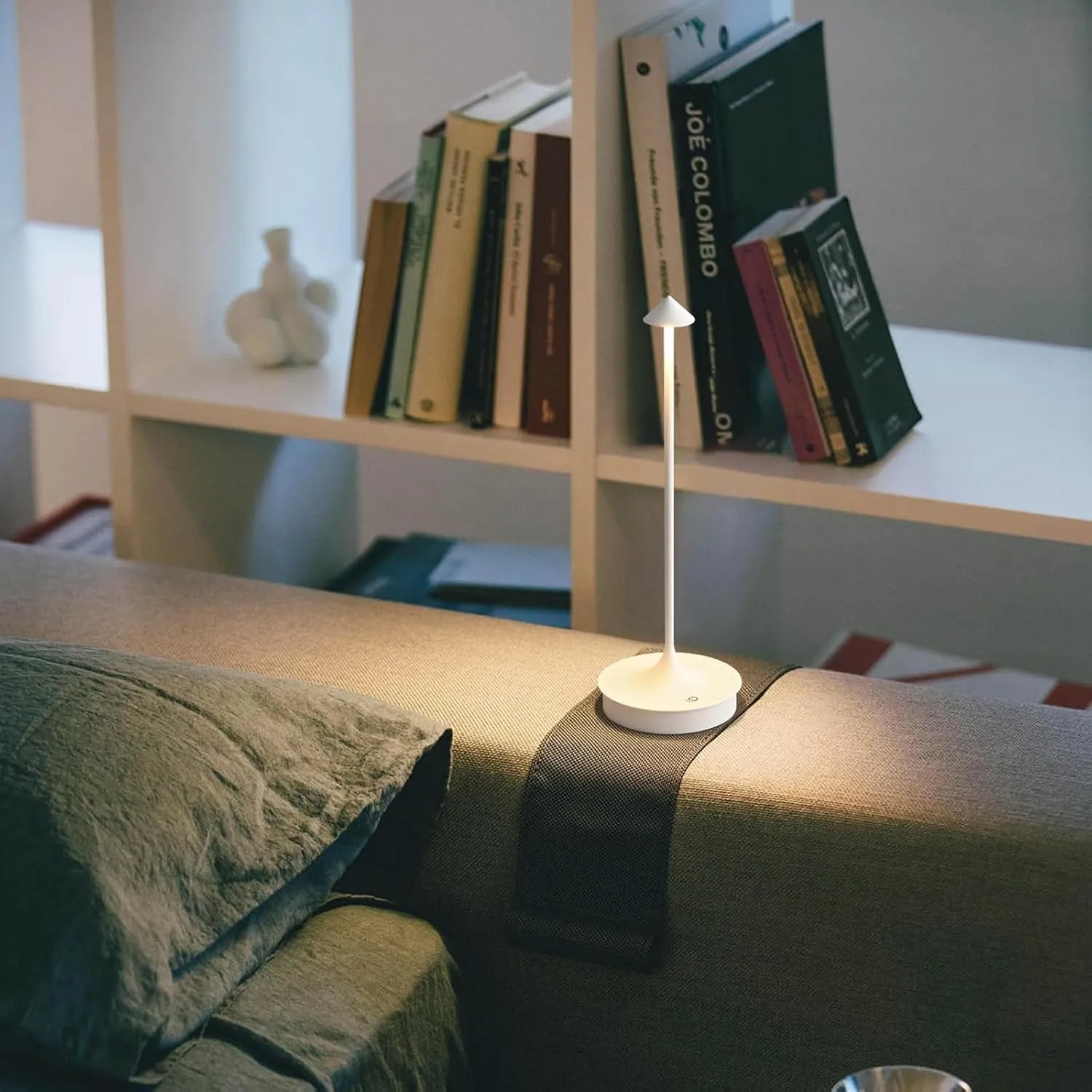Cordless Table Lamp Rechargeable LED Battery Operated 4000mAh Table Lamp Touch Dimmable Lamp Outdoor Waterproof Portable Wireless Table Light for Dining Restaurant Bar Indoor/Outdoor Use (White-1PC)