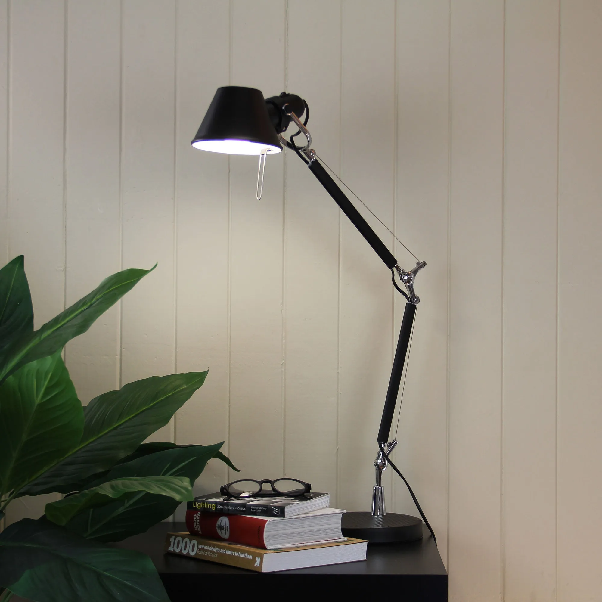 Forma Adjustable Desk Lamp Black
