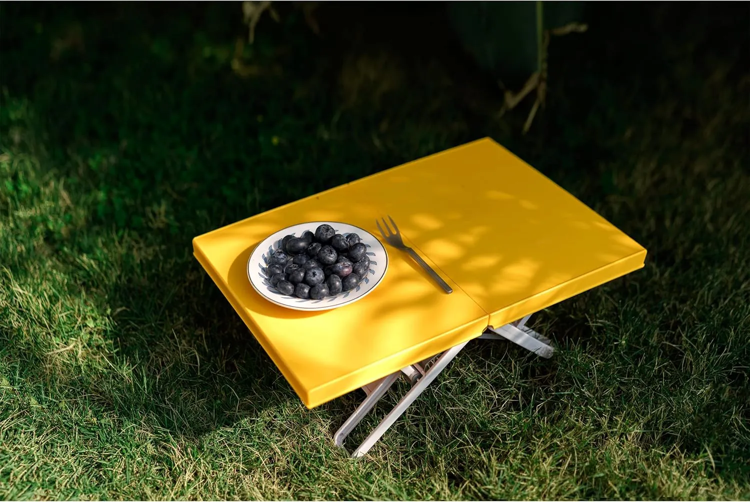Maarch Small Beach Table for Sand Foldable, Small Laptop Tray Table, Portable Mini Low Picnic Camping Table, Yellow