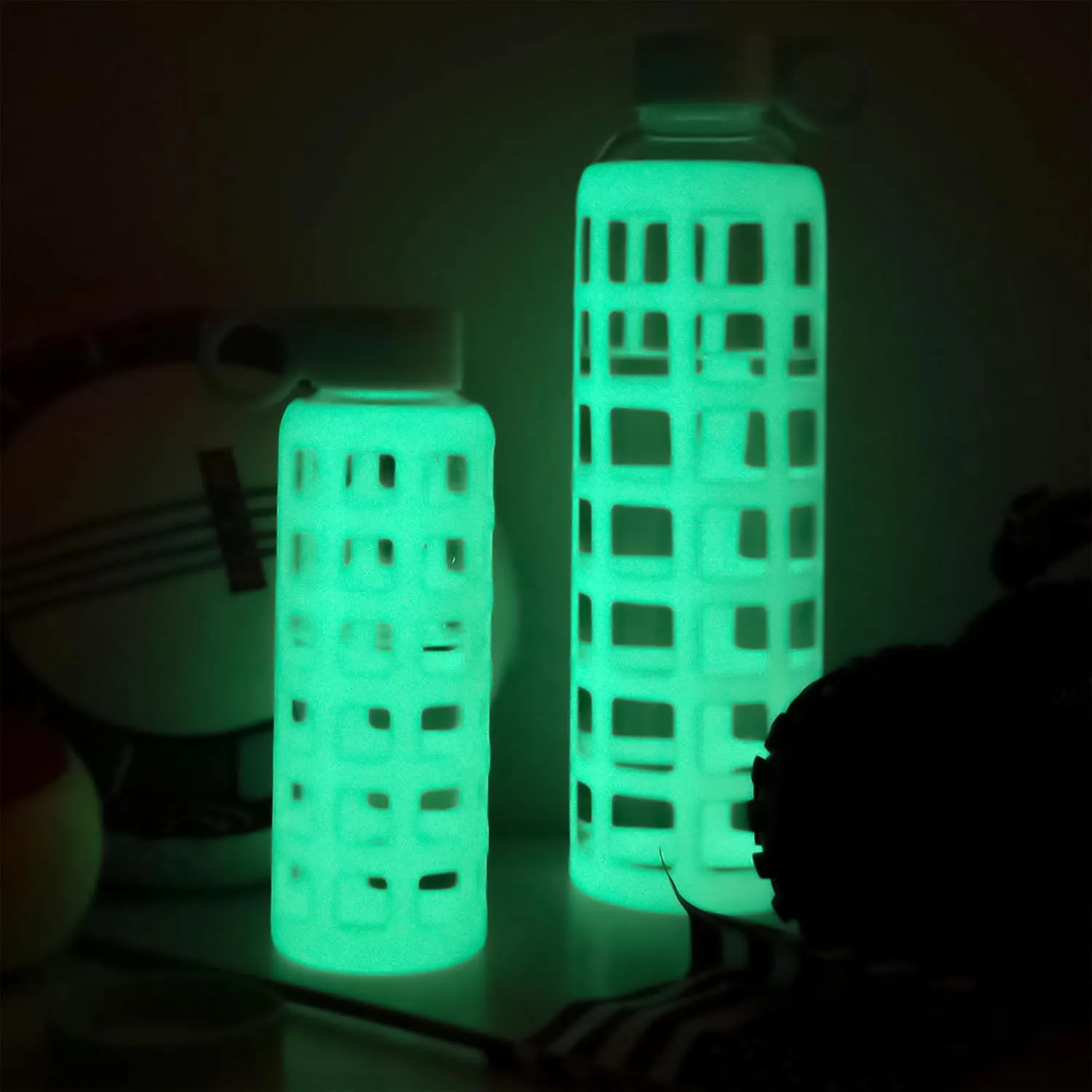 purifyou 40/32/22/12 oz Borosilicate Glass Water Bottles with Volume Markers, Silicone Sleeve, Stainless Steel Lid, Reusable Bottle for Water, Juice, Gym, and Fridge Storage (12oz Glow-in-the-Dark)
