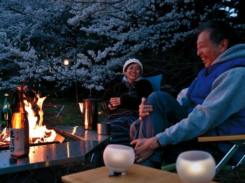 Snow Peak's Hozuki Lantern, Moss, ES-070GR, Made in Japan, Lifetime Product Guarantee, Lightweight, Compact for Camping or Backpacking, Camping Light