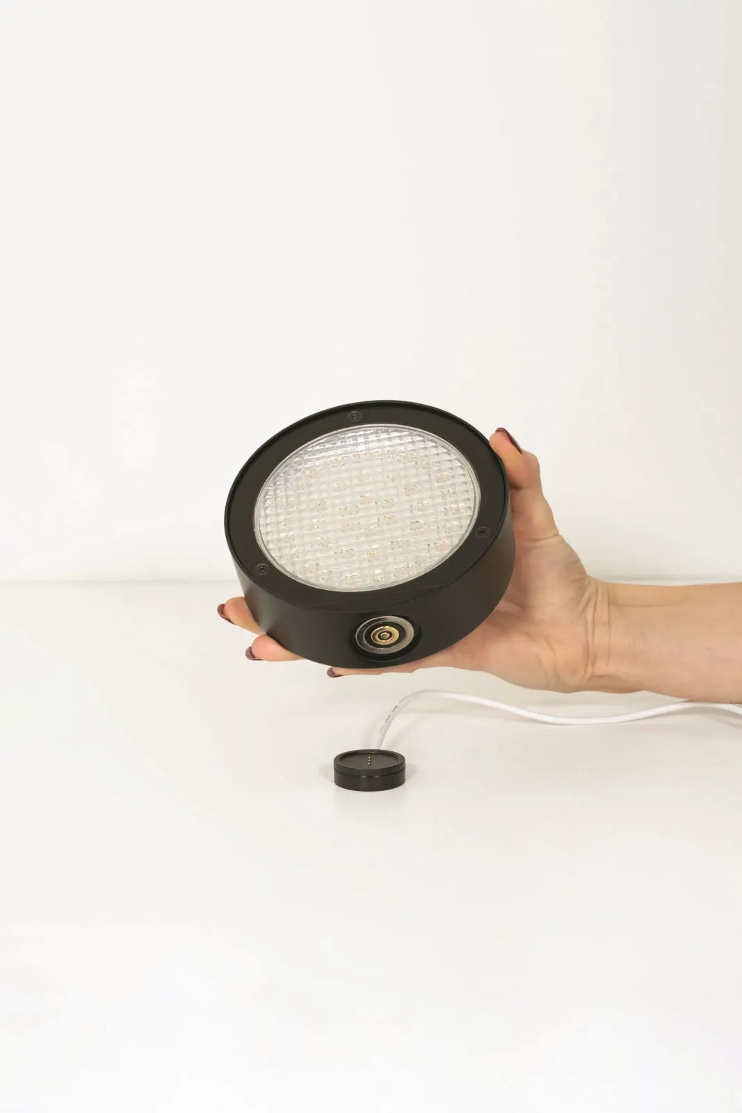 Super O Portable Table Lamp in White