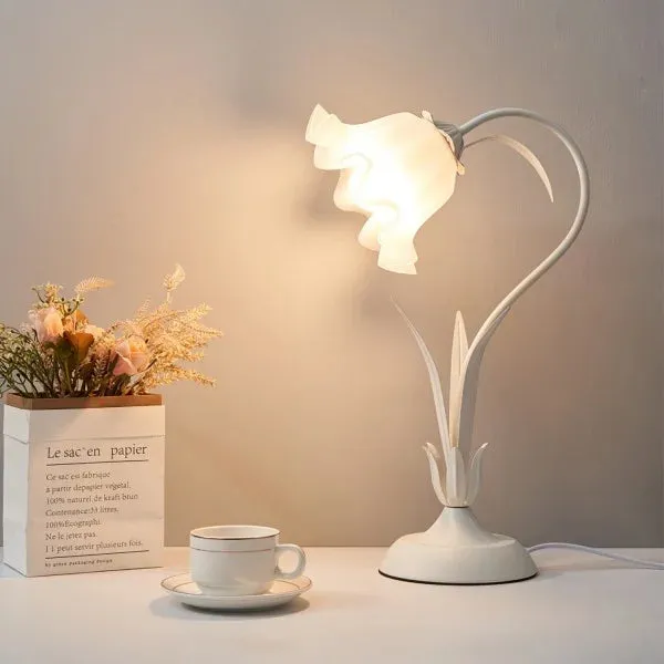 Vintage Adjustable Flower Table Lamp – Elegant Design with Functional Flexibility