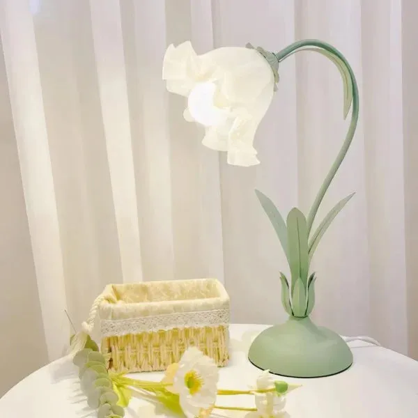 Vintage Adjustable Flower Table Lamp – Elegant Design with Functional Flexibility