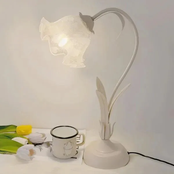 Vintage Adjustable Flower Table Lamp – Elegant Design with Functional Flexibility