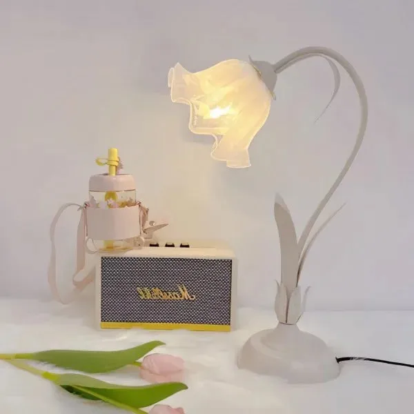 Vintage Adjustable Flower Table Lamp – Elegant Design with Functional Flexibility