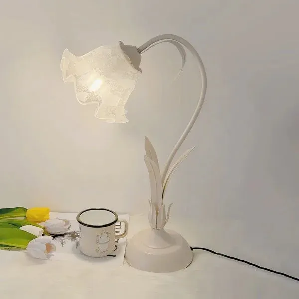 Vintage Adjustable Flower Table Lamp – Elegant Design with Functional Flexibility