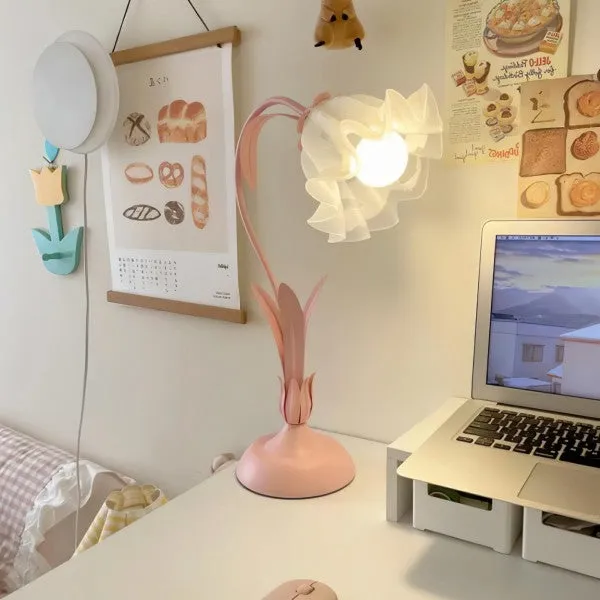 Vintage Adjustable Flower Table Lamp – Elegant Design with Functional Flexibility