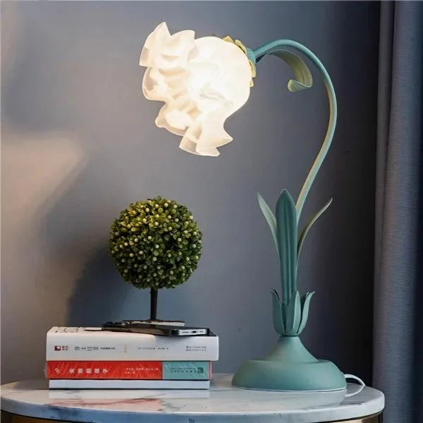Vintage Adjustable Flower Table Lamp – Elegant Design with Functional Flexibility