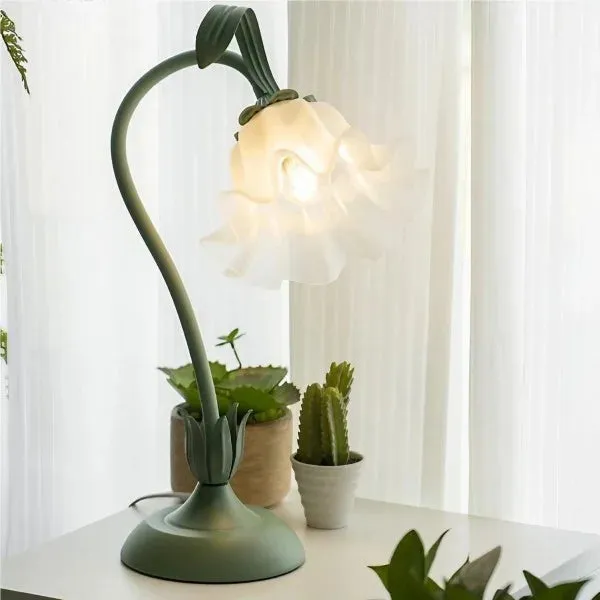 Vintage Adjustable Flower Table Lamp – Elegant Design with Functional Flexibility