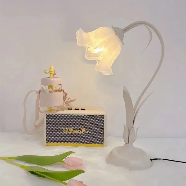 Vintage Adjustable Flower Table Lamp – Elegant Design with Functional Flexibility