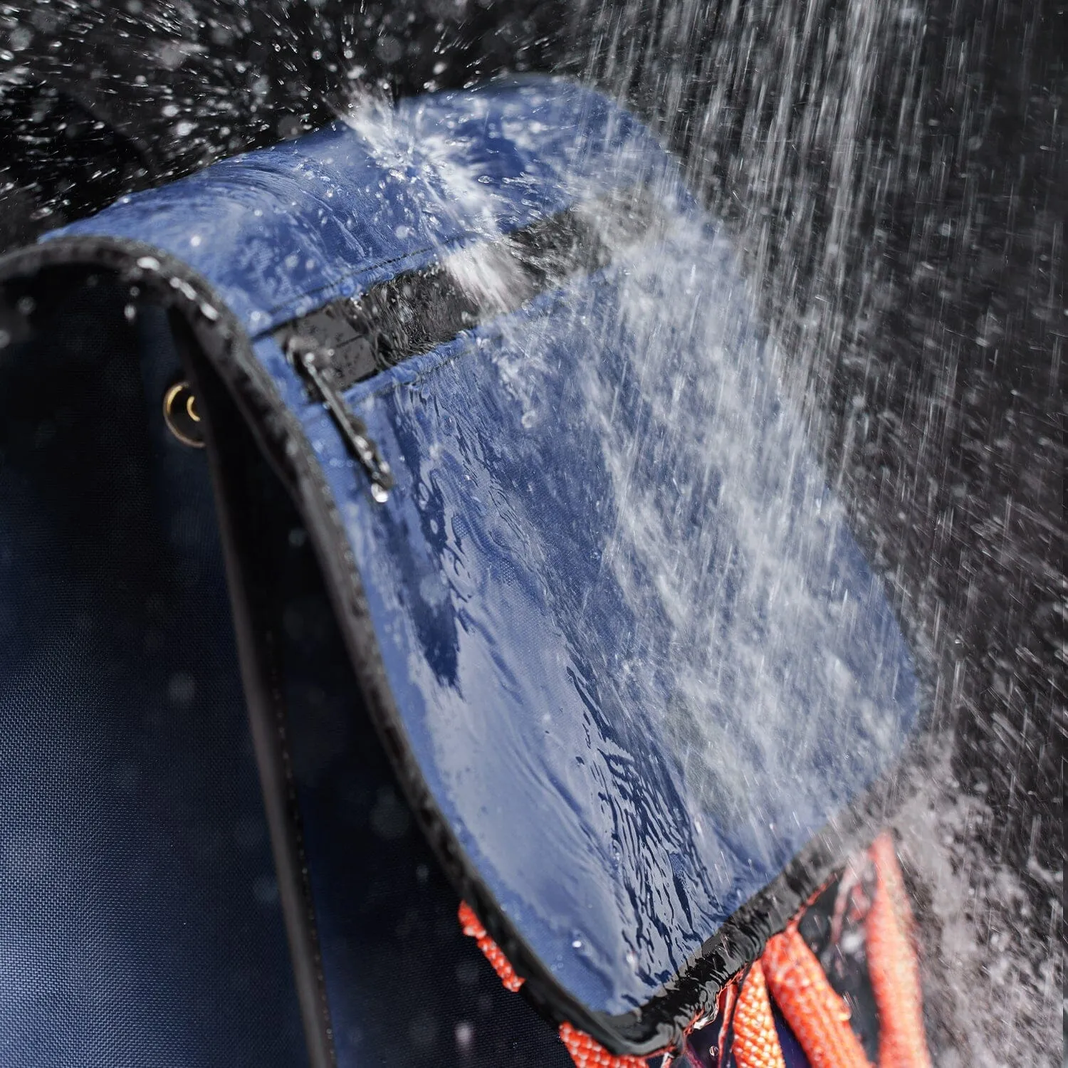 Waterproof Laptop Backpack - Gravelot | LA VIRGULE