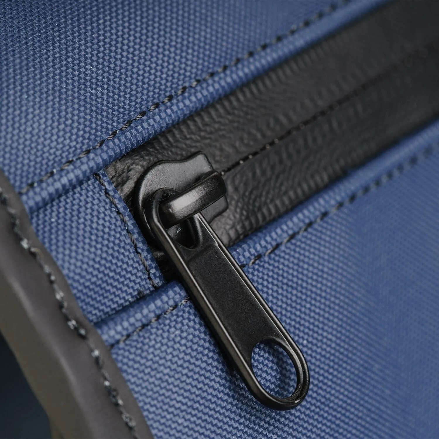 Waterproof Laptop Backpack - Gravelot | LA VIRGULE